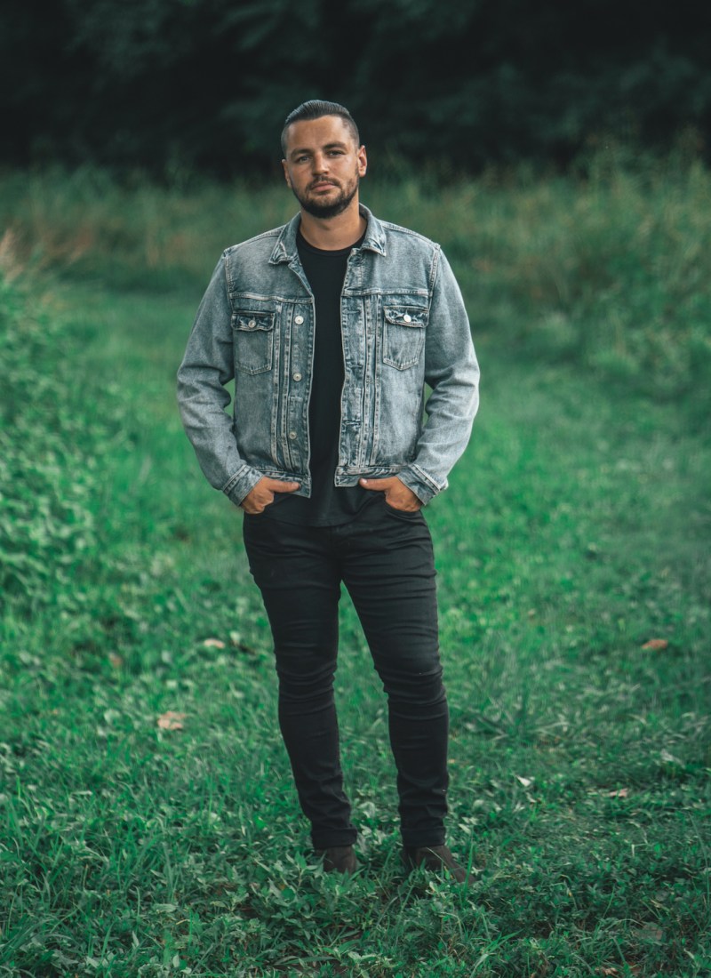 SINGLE REVIEW: Tell Me Twice – Chayce Beckham